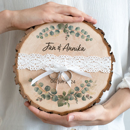 Bedruckte Baumscheibe aus Erlenholz mit Spitzenborte und Ihren Wunschangaben