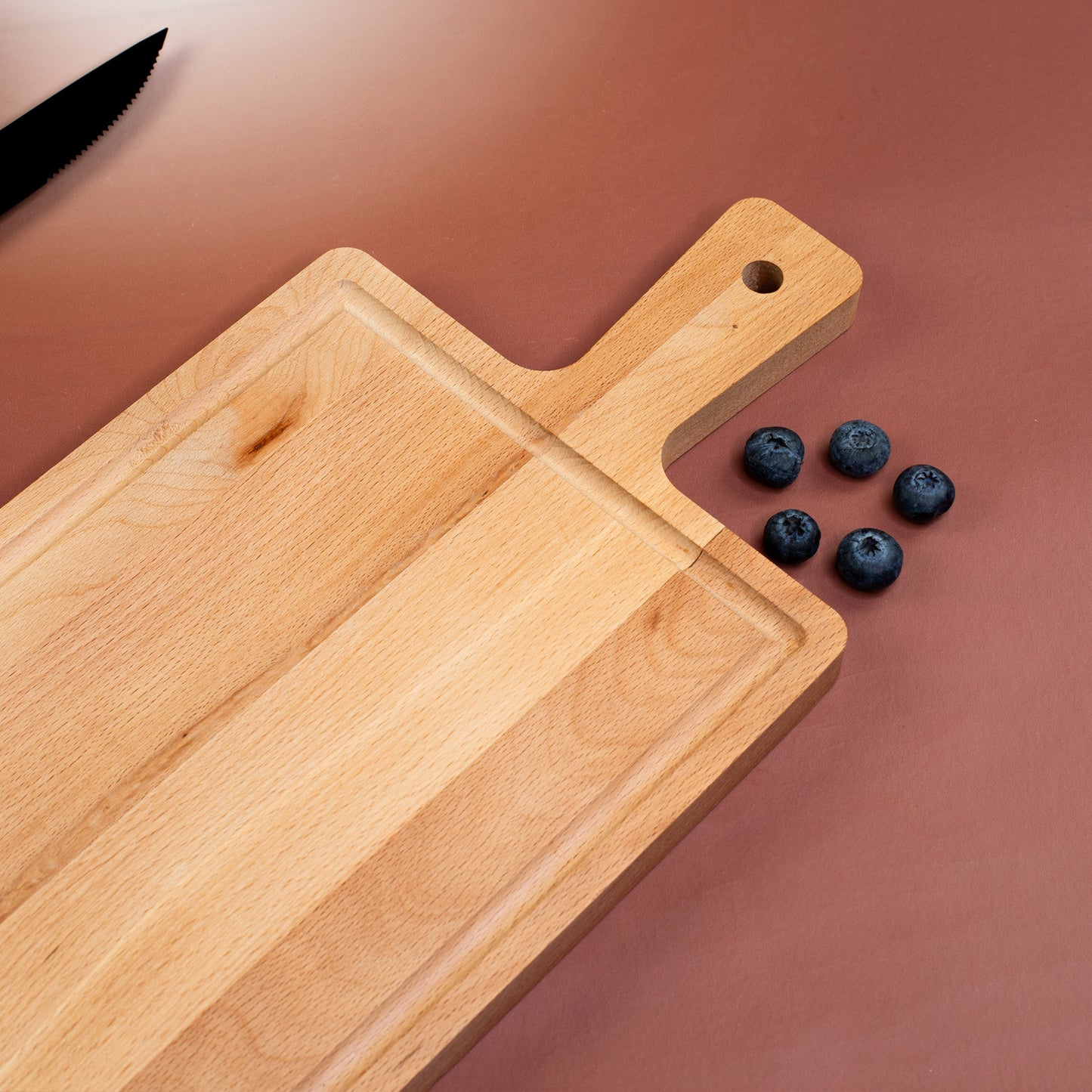 Rückseite des XXXL Servierbretts aus gedämpftem Buchenholz mit natürlicher Maserung