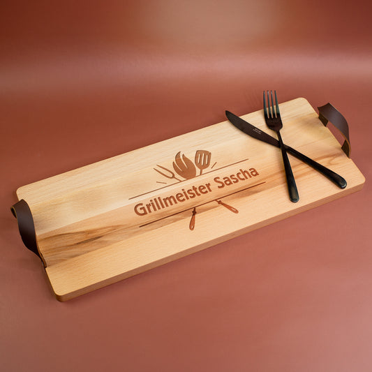 Personalisiertes Servierbrett aus Buchenholz „Grillmeister Sascha“ mit Grillmotiv