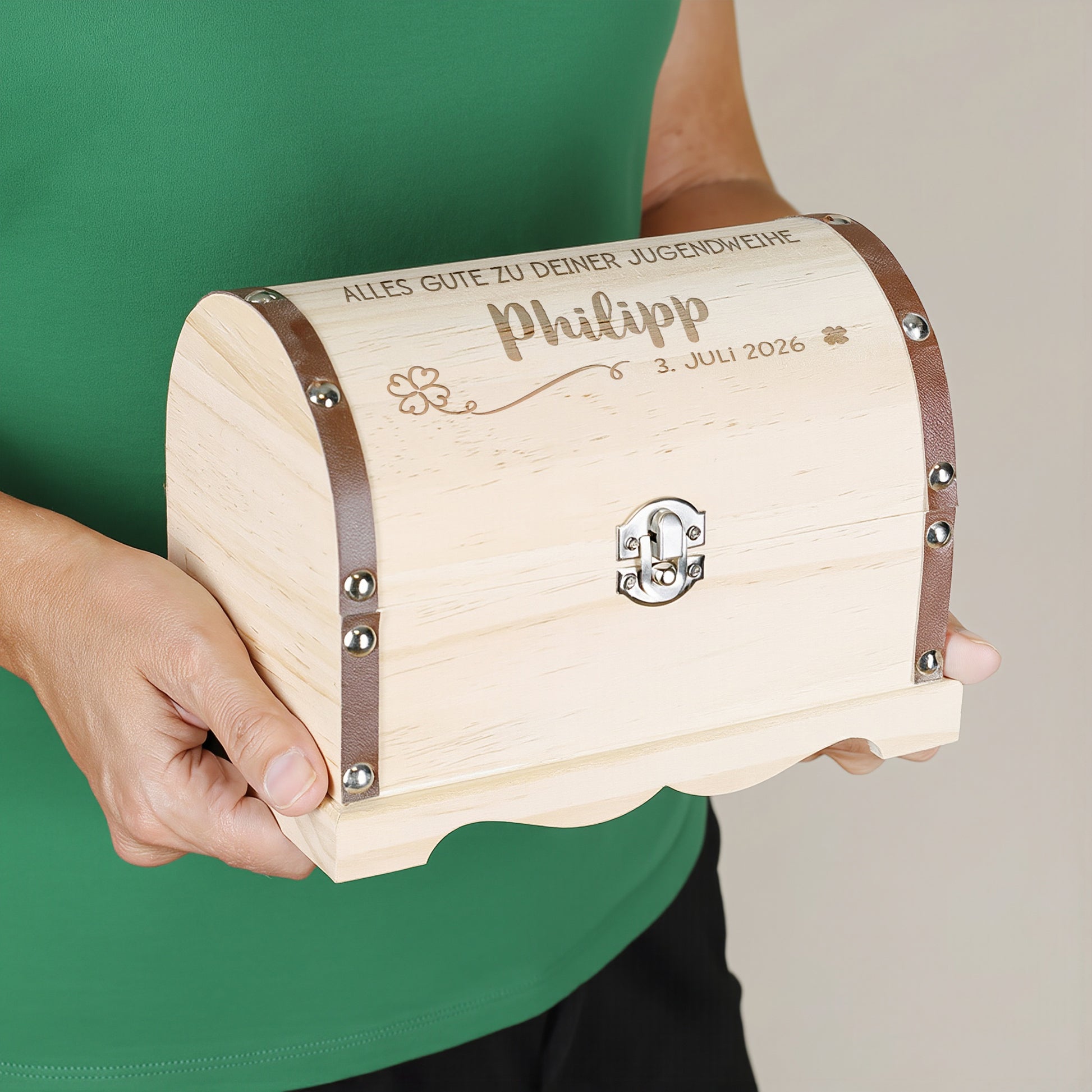 Schatztruhe zur Jugendweihe in 3 Größen mit Name und Datum