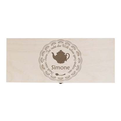 Freigestellte Teebox aus Holz mit Gravur einer Teekanne, Spruch und personalisiertem Namen Simone.