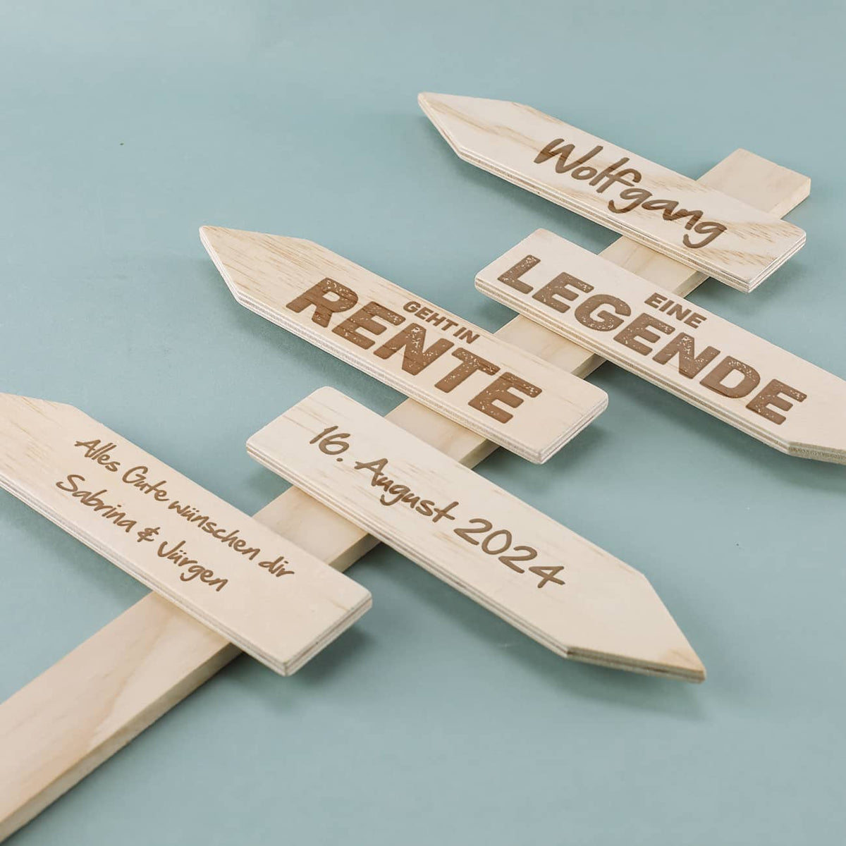 XPEX Rente-Deko-Set – Schärpe & Button Für Rentner, „Eine Legende Geht In Rente“, Rosa Mit Roségold-Schrift, Für Abschieds- Und Rentenfeiern