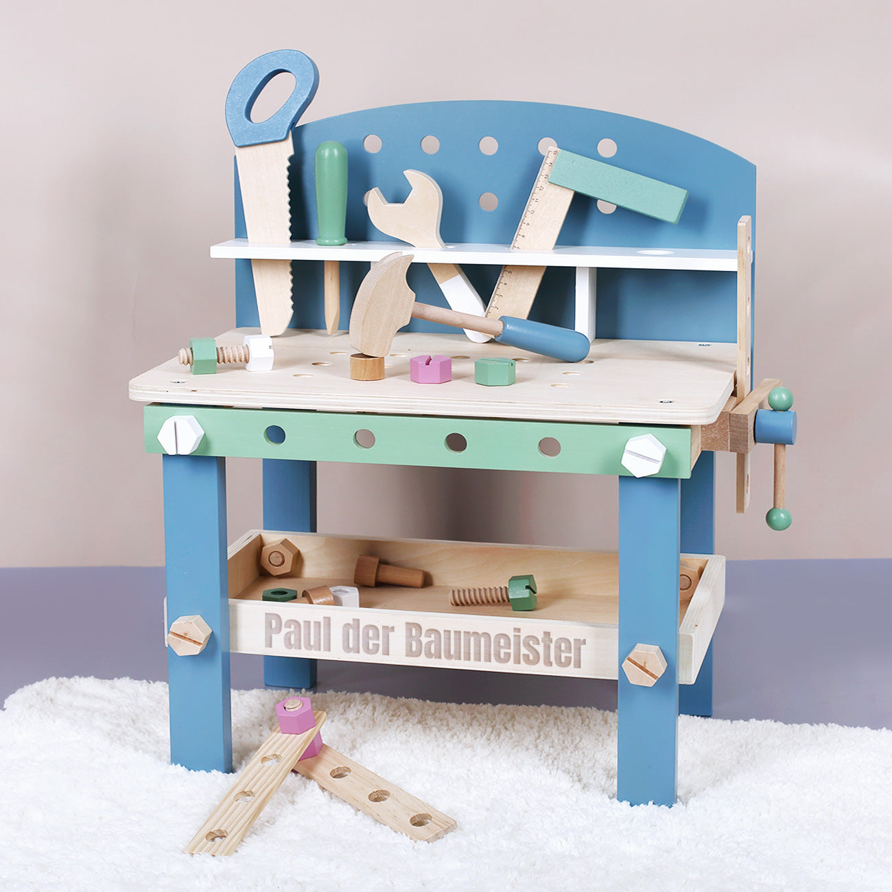 Kleine Werkbank aus Holz mit persönlicher Gravur