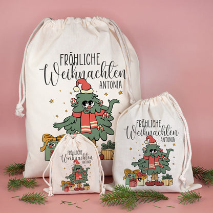 Personalisierter Geschenksack zu Weihnachten mit Name und Weihnachtsbaum Motiv in drei Größen