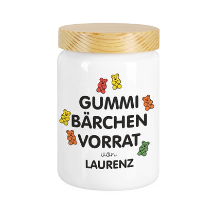 Freigestellte weiße Keramikdose „Gummibärchen Vorrat von Laurenz“ mit Holzdeckel und buntem Aufdruck