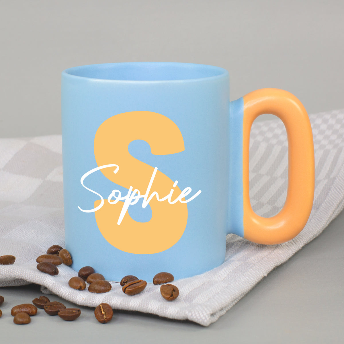Personalisierte bunte Tasse mit Initiale und Name Ritzenhoff & Breker –