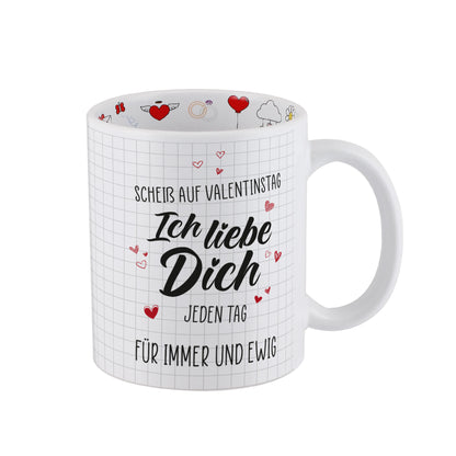 Freisteller: Keramiktasse „Ich liebe dich jeden Tag“ mit Herzdetails und romantischem Innenmuster, Geschenkidee Valentinstag