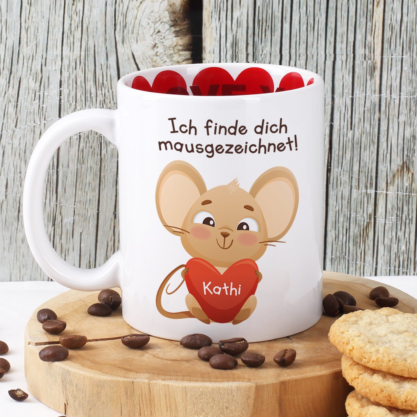 Personalisierte Valentinstagstasse mit Mausmotiv und Spruch „Ich finde dich mausgezeichnet!“ mit Name Kathi im Herz