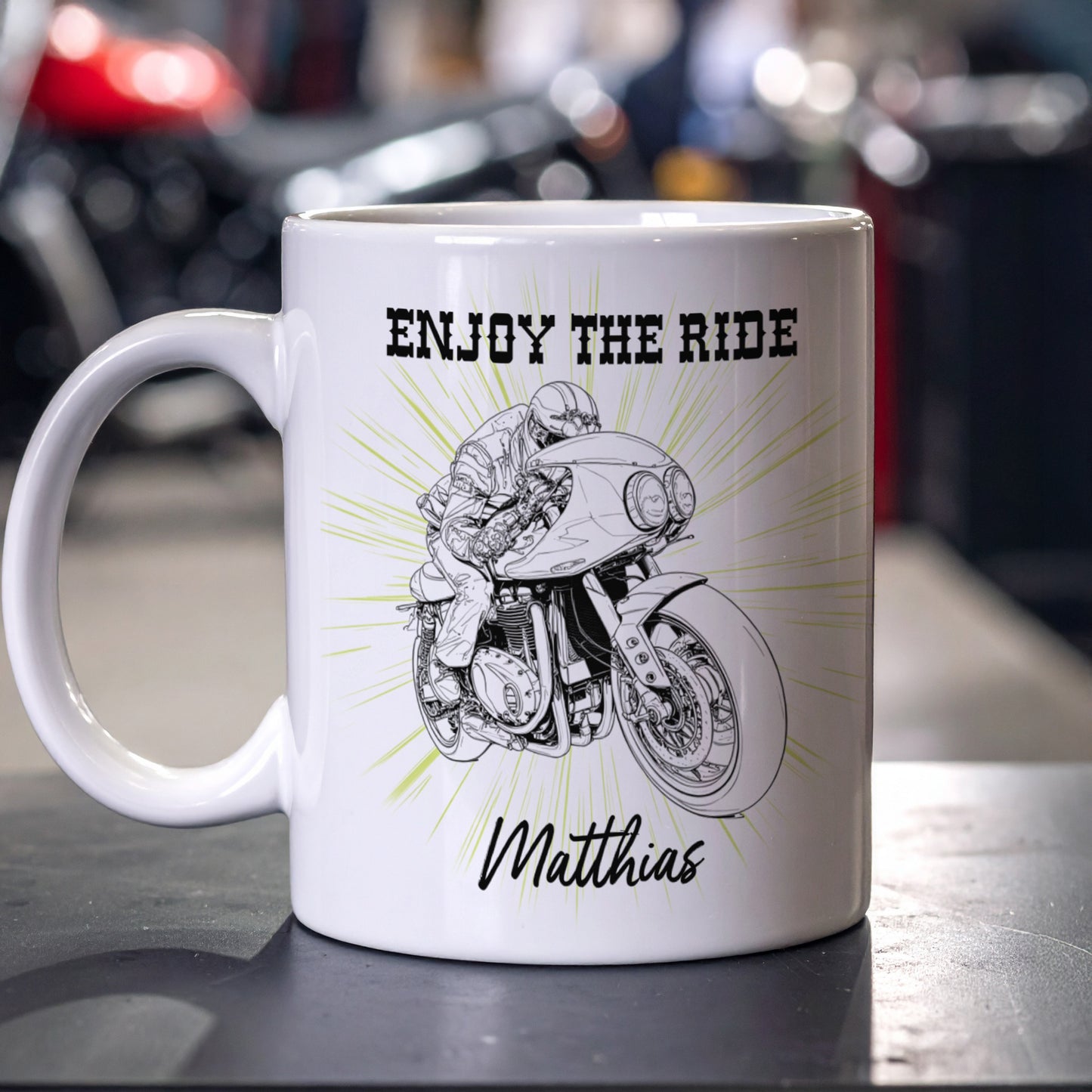 Tasse mit Classic Retro Bike Illustration und personalisiertem Namen – ideale Geschenkidee für Motorradfans.