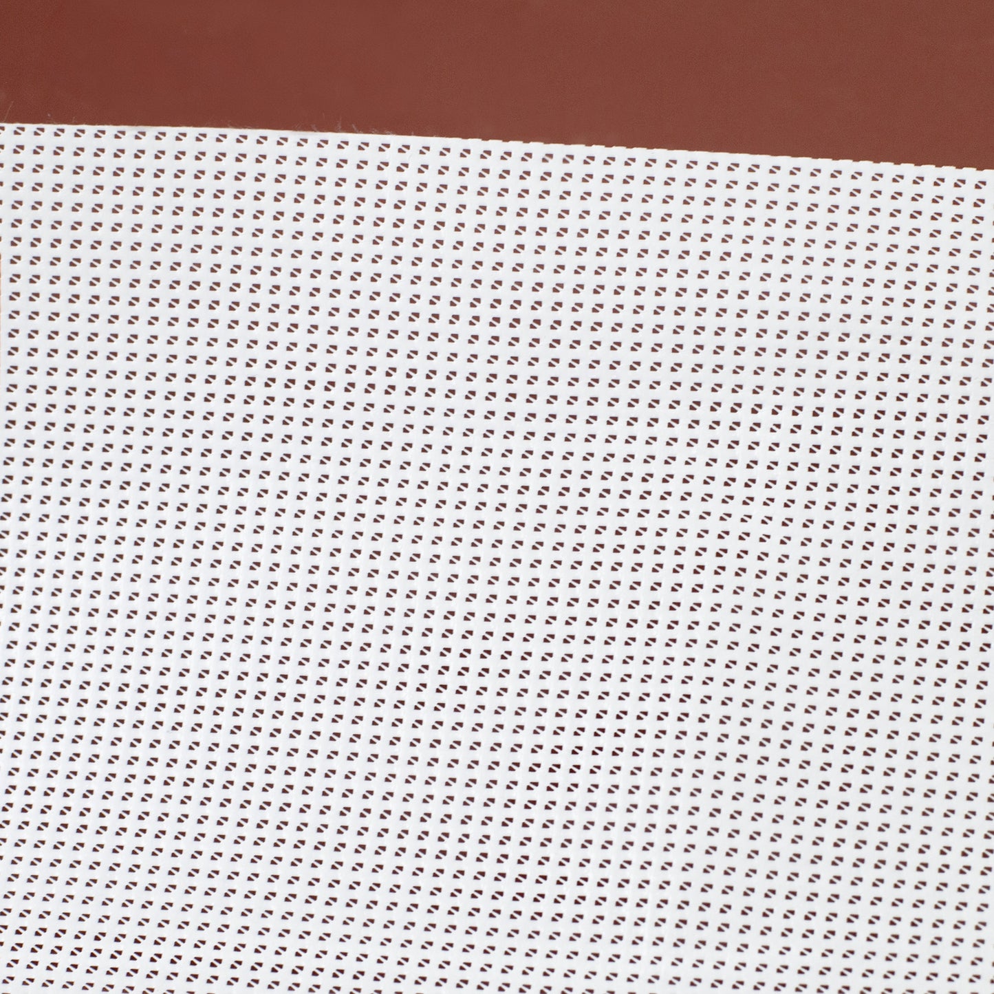 Nahaufnahme vom PVC-beschichteten Netzgewebe des Geburtstagsbanners mit perforierter Struktur