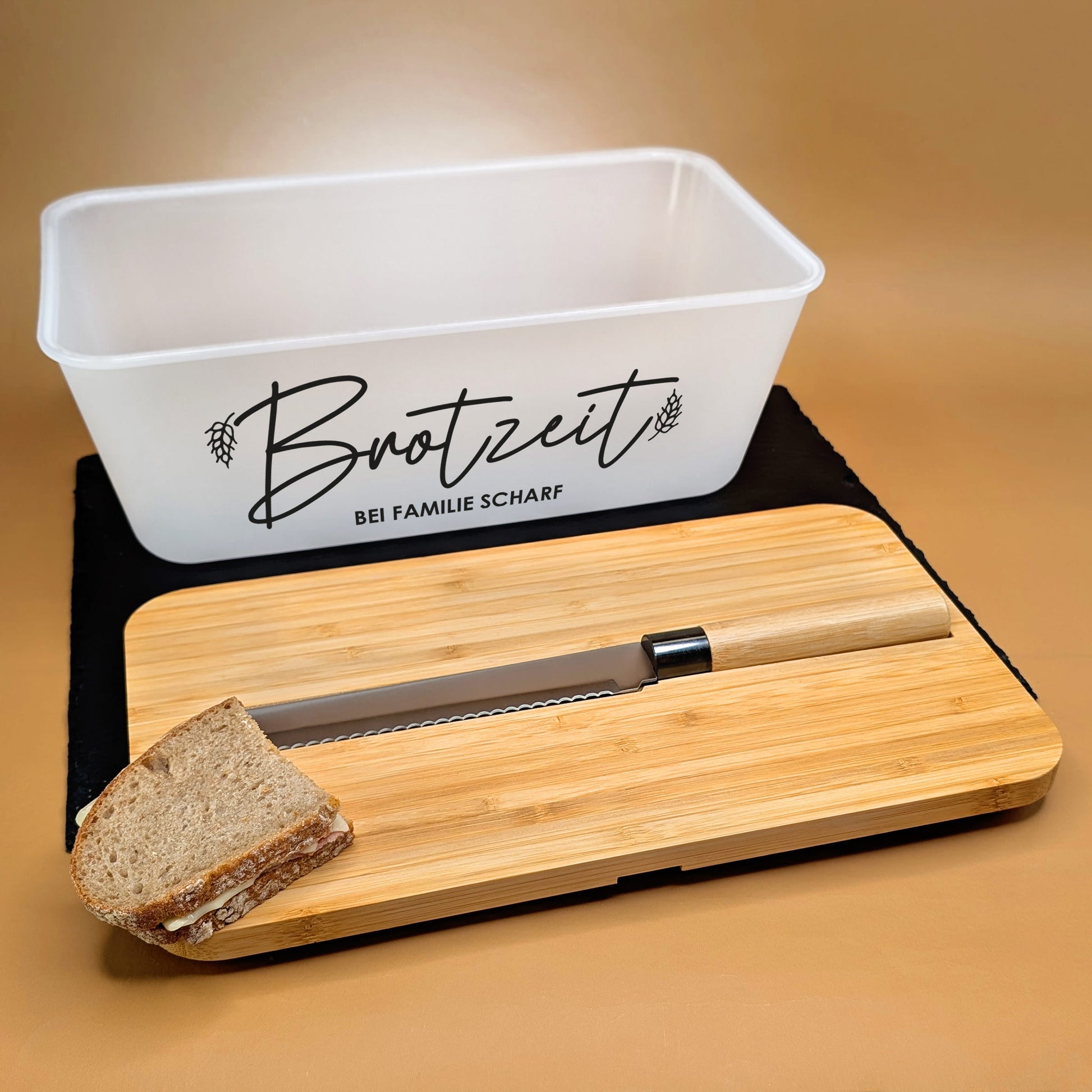 Brotbox mit Wunschtext als Druck unterhalb des Motivs – moderne Aufbewahrung für Brot