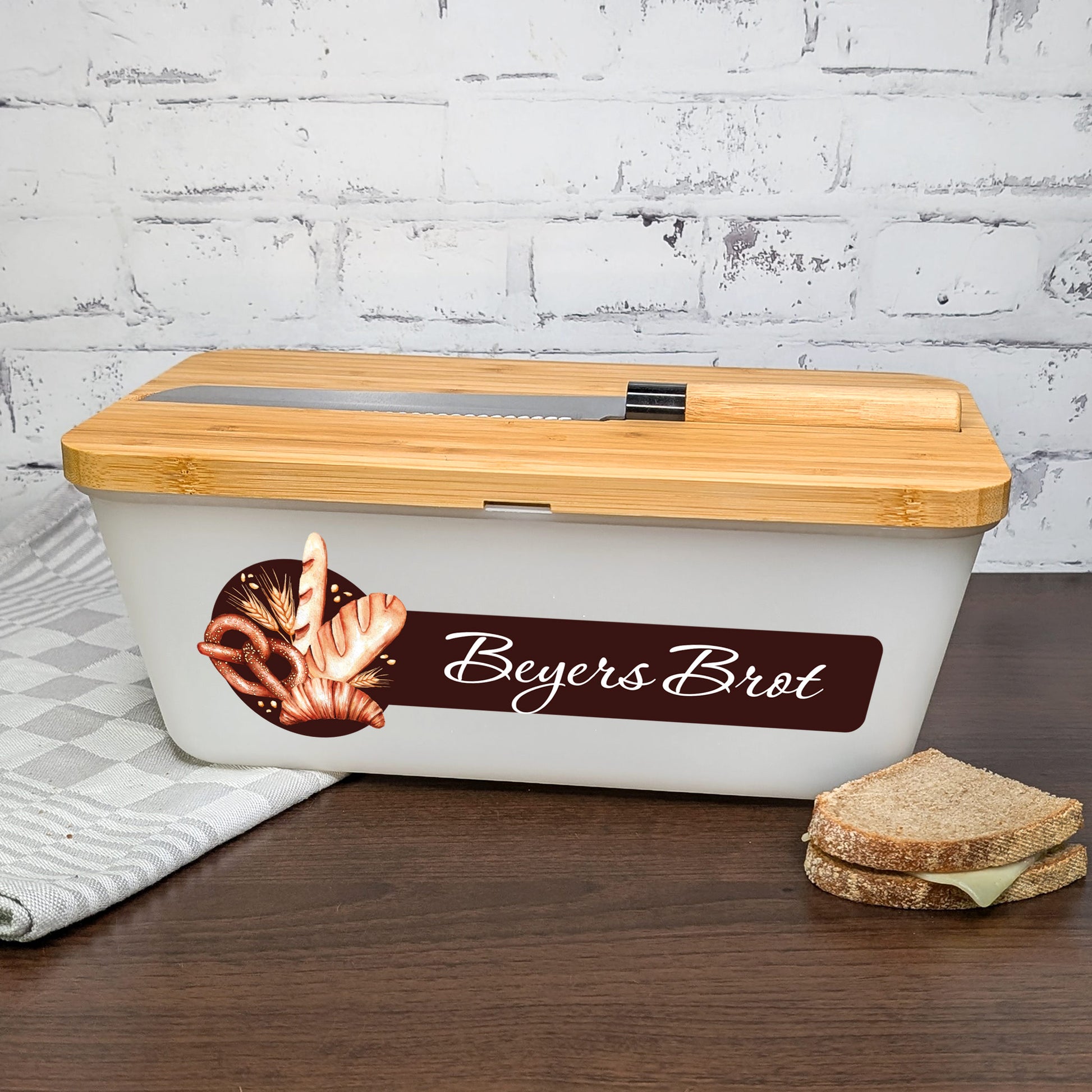 Personalisierter Brotkasten mit Messer, Schneidebrett & Wunschtext –  geschenke-online.de