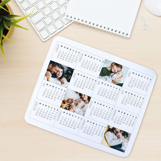 Mousepad mit Kalender 2026 und Fotos – idealer Bürokalender am Arbeitsplatz mit Computer und Schreibtisch