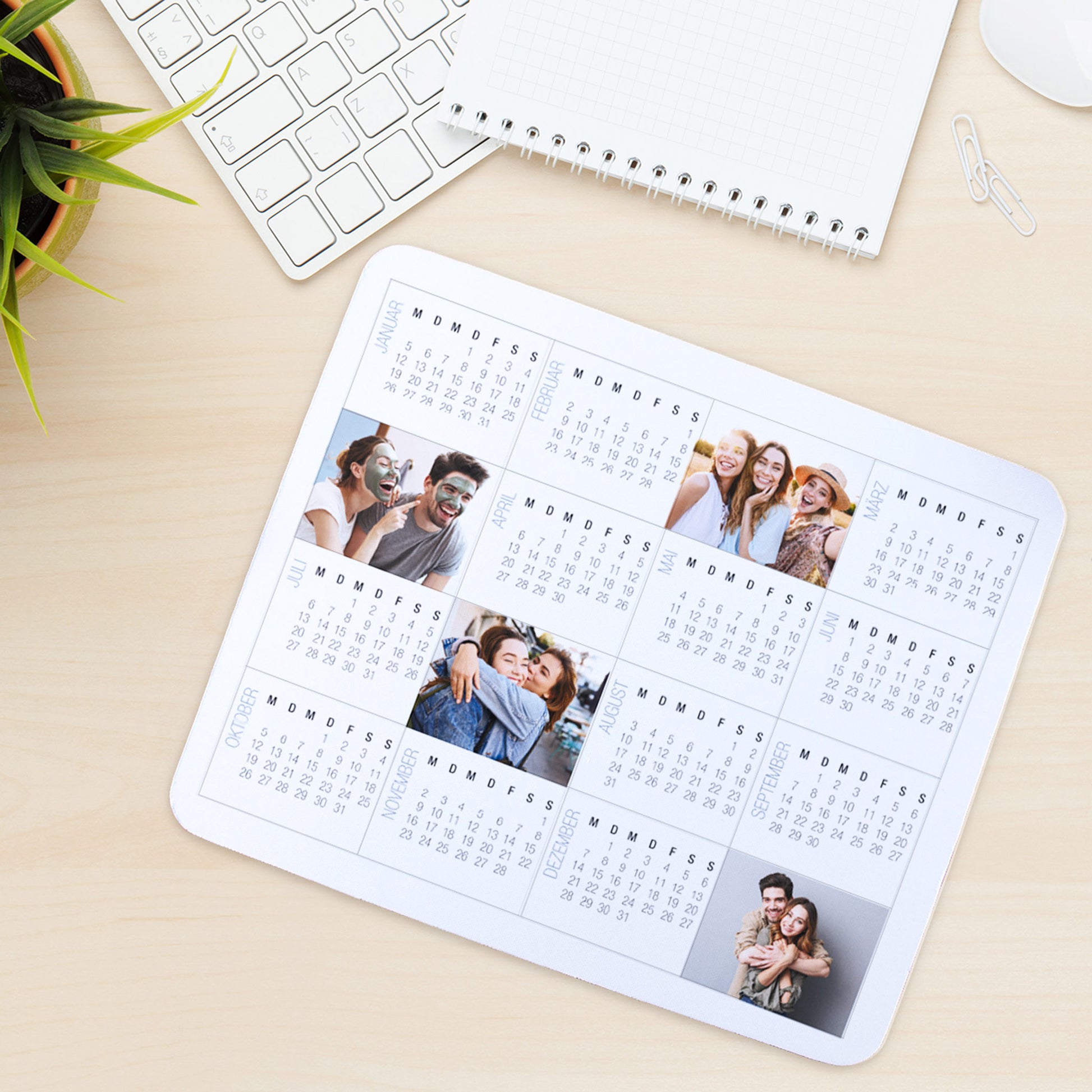Jahreskalender 2026 als Mousepad mit individuellen Fotos – praktischer Fotokalender für Büro und Schreibtisch