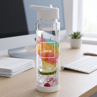 Personalisierte Trinkflasche mit Strohhalm und Fruchteinsatz, ideal für das Büro und den Schreibtisch