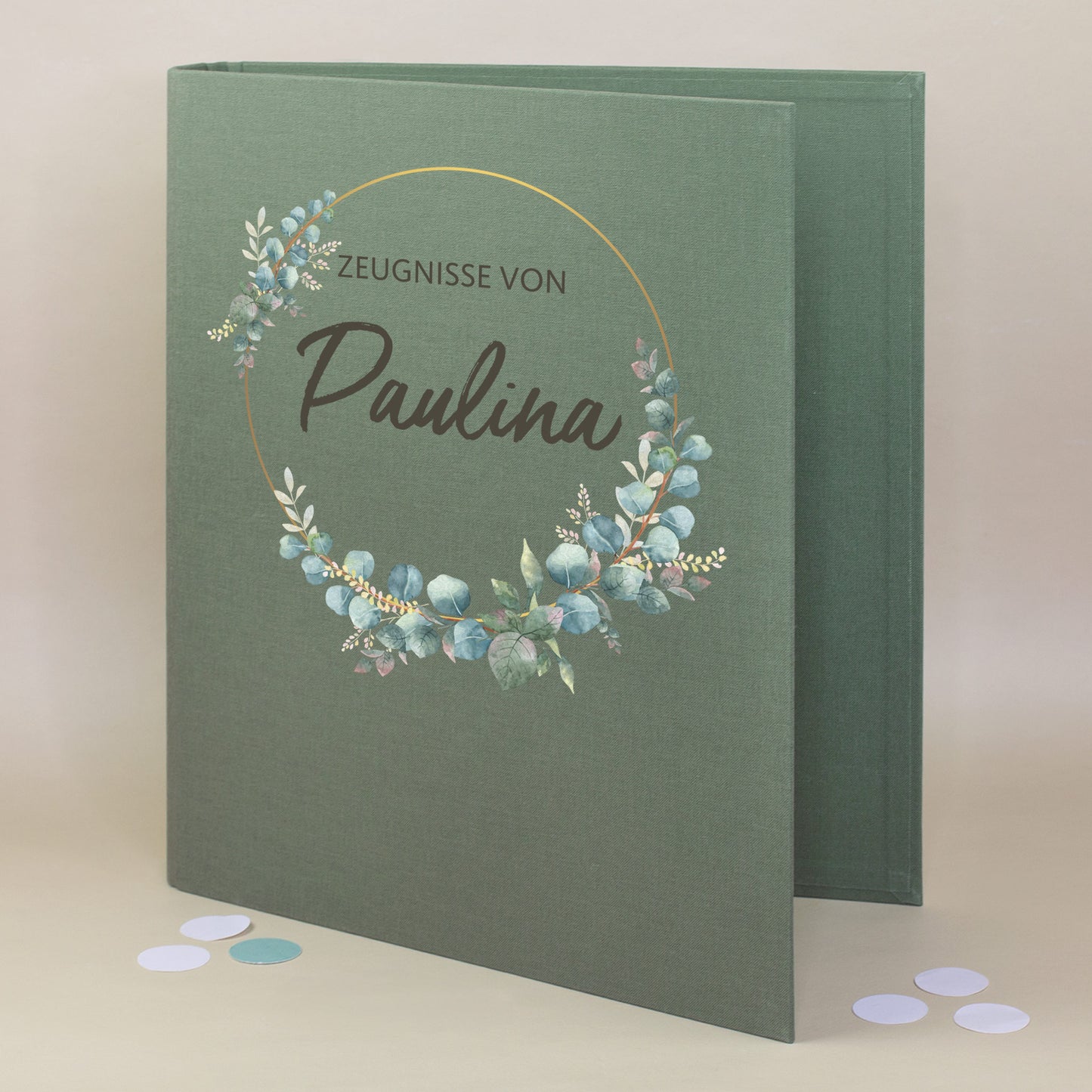 Grüne Zeugnismappe mit Eukalyptuskranz und Name Paulina personalisiert