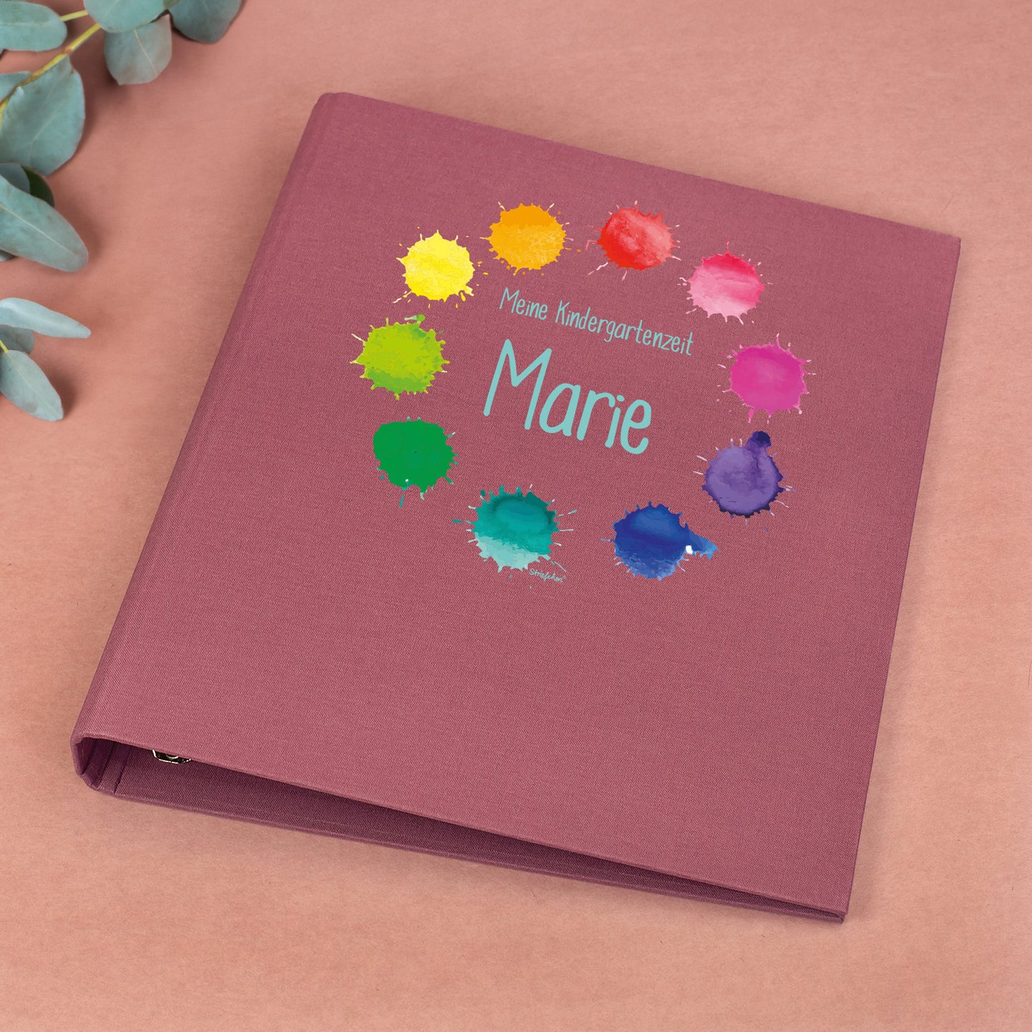 Zeugnismappe aus Leinen in Rosa mit buntem Farbkleckse-Motiv und Name Marie bedruckt