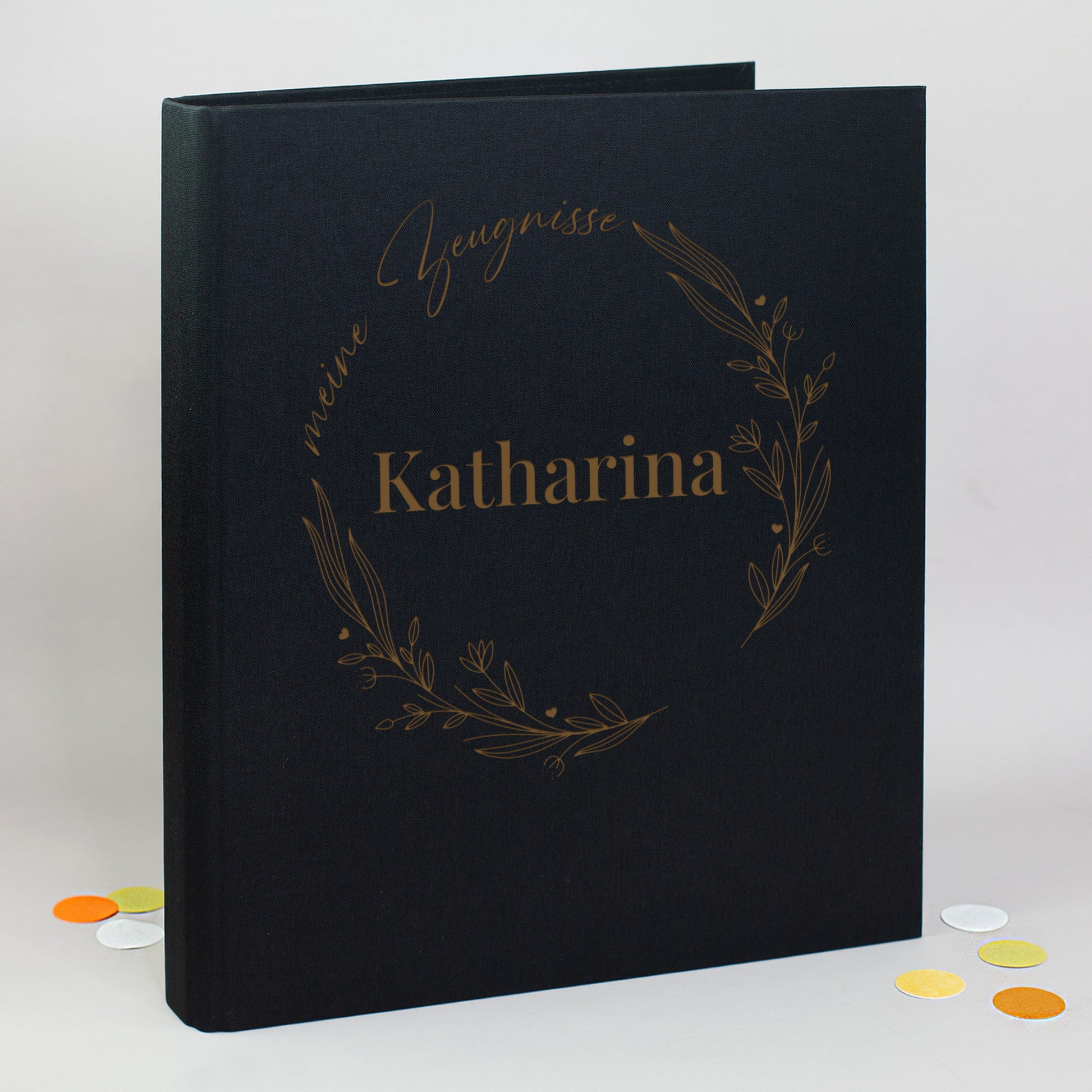 Zeugnismappe schwarz mit floralen Elementen „meine Zeugnisse“ und Name Katharina