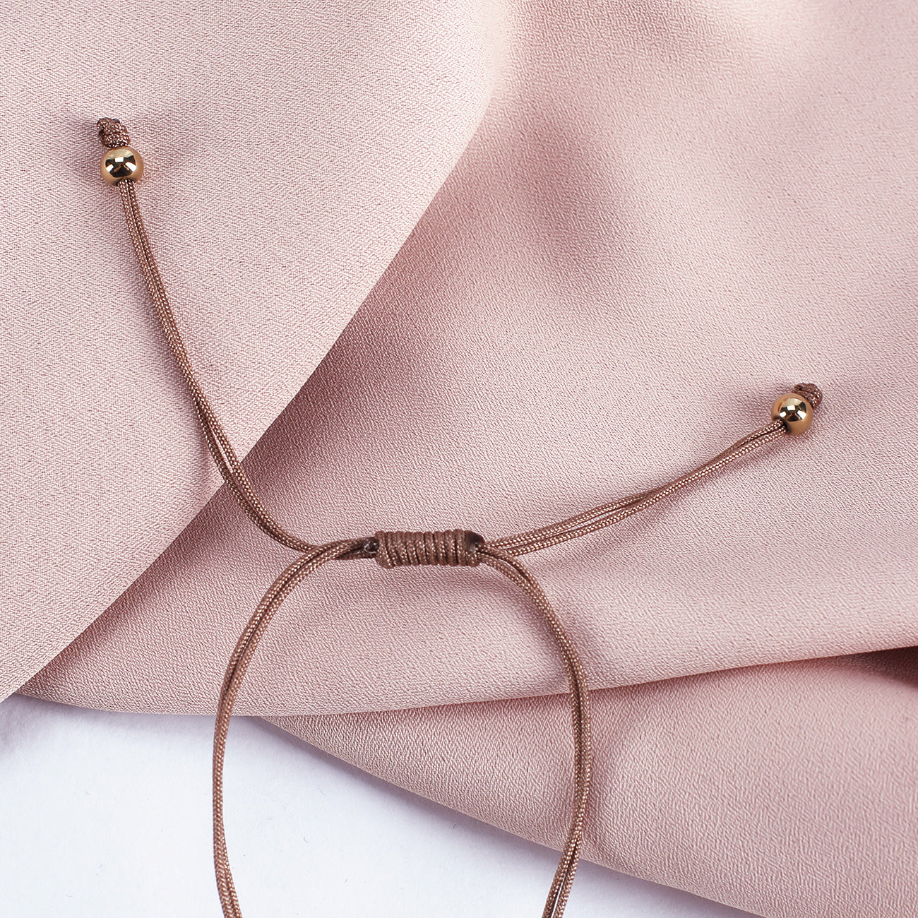 Nahaufnahme des Leonardo Armband in Gold - Lieblings - mit Ihrem Wunschtext graviert