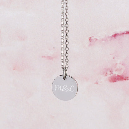 Nahaufnahme der Leonardo Halskette mit Ihrem Wunschtext in Silber