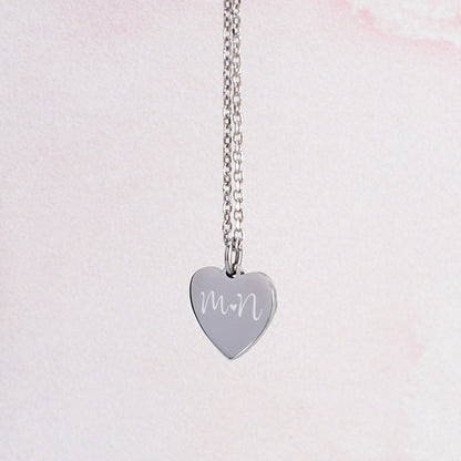 Nahaufnahme der Leonardo Herzkette in Silber mit Gravur