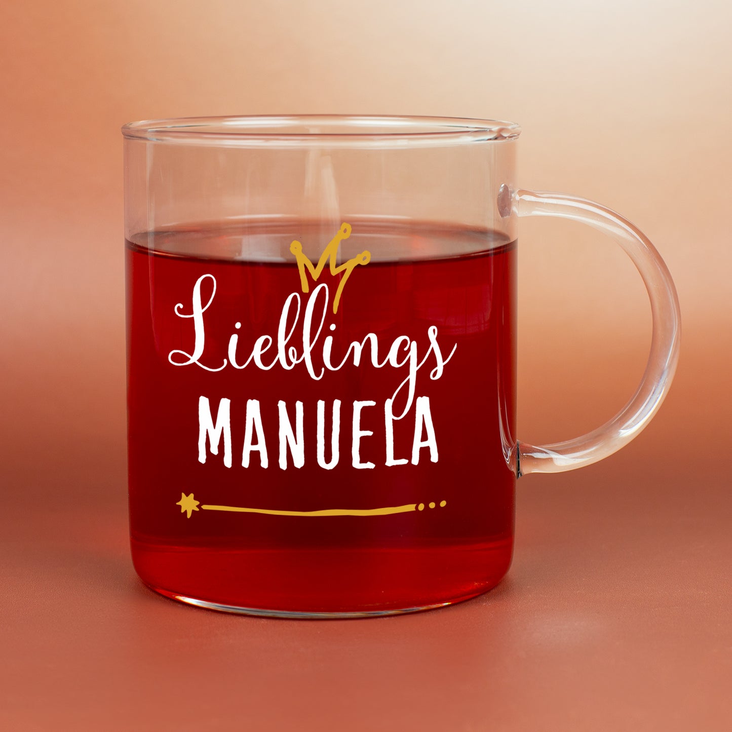Personalisiertes Teeglas von Leonardo mit Wunschtext „Lieblings Manuela“ und goldenen Akzenten