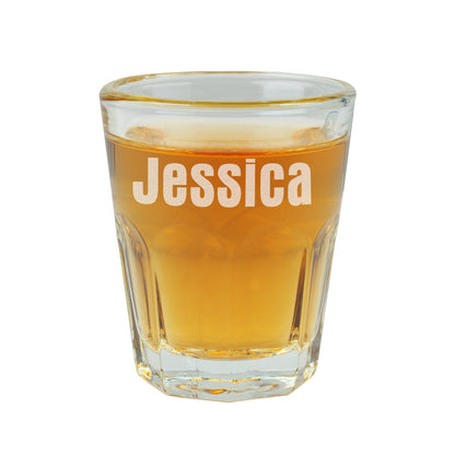 Leonardo Schnapsglas mit individueller Gravur Jessica auf weißem Hintergrund