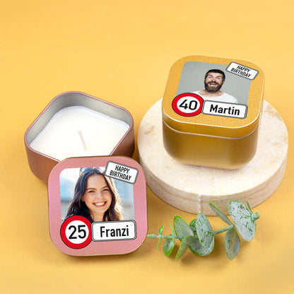 Goldene und roségoldene Mini Duftkerze mit personalisiertem Deckel, Foto, Name und Alter als Geburtstagsgeschenk