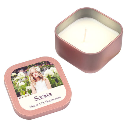 Roségoldene Mini Duftkerze mit geöffnetem Behälter und Deckel mit Foto, Name Saskia und Kommunion Text