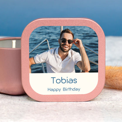 Roségoldene Mini Duftkerze mit Foto, Name Tobias und Happy Birthday Wunschtext auf dem Deckel