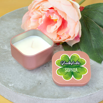 Geöffnete Mini Duftkerze in Roségold mit Glückslicht Kleeblatt und Name Sophia
