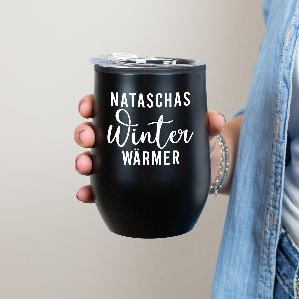 Personalisierter Thermobecher mit Name und Winterwärmer-Motiv –