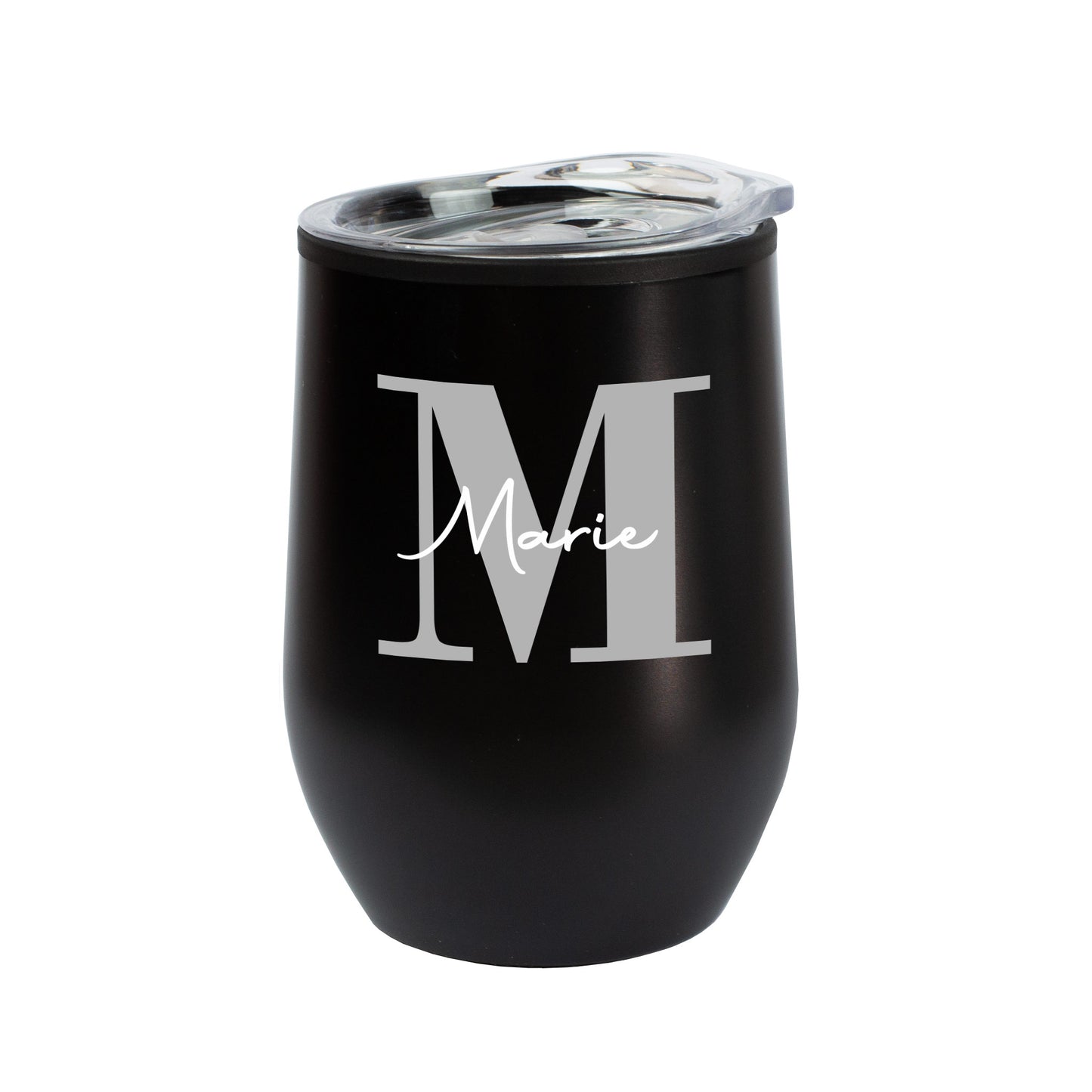 Thermobecher in schwarz mit Initiale und Name auf weißem Hintergrund