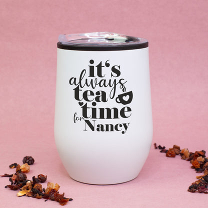 Variante: Weißer Thermobecher „Tea Time“ mit schwarzem Aufdruck und personalisiertem Namen, Edelstahlbecher mit Deckel