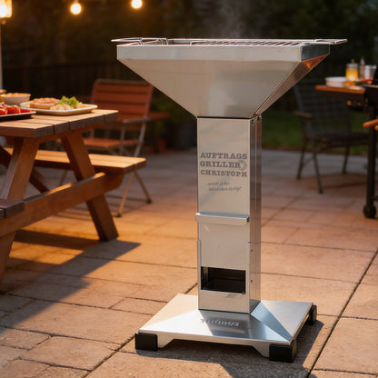 Thüros Säulengrill aus Edelstahl mit personalisierter Gravur für Auftragsgriller 