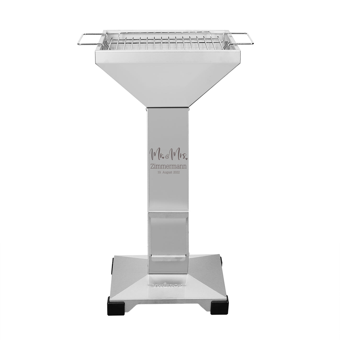 Gravierter Säulengrill aus Edelstahl von Thüros als Hochzeitsgeschenk