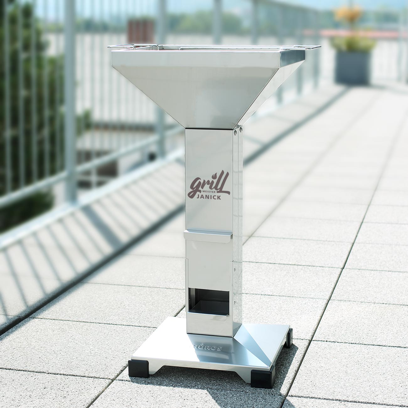 Thüros T2 Kaminzuggrill aus Edelstahl für Grillmeister mit Gravur | Hochwertiger Grill als Geschenk