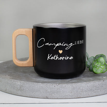 Schwarzer Edelstahlbecher mit Holzgriff und Motiv „Campingliebe“ mit Name Katharina