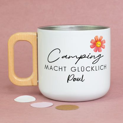 Weißer Edelstahlbecher mit Holzgriff und Motiv „Camping macht glücklich“ mit Name Paul