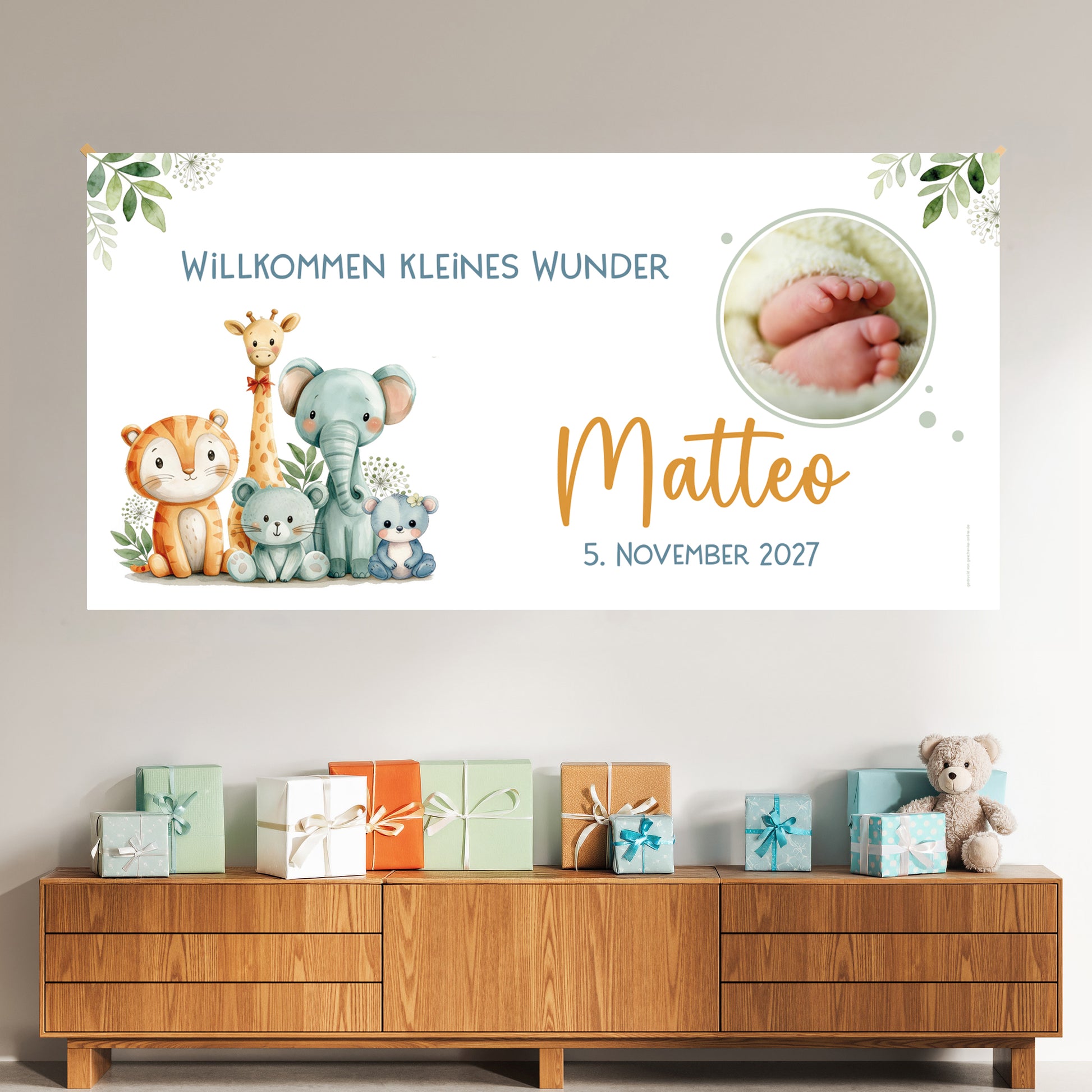 Personalisiertes Geburtbanner mit Tiermotiv, Foto und Name Matteo als Wanddeko im Innenbereich
