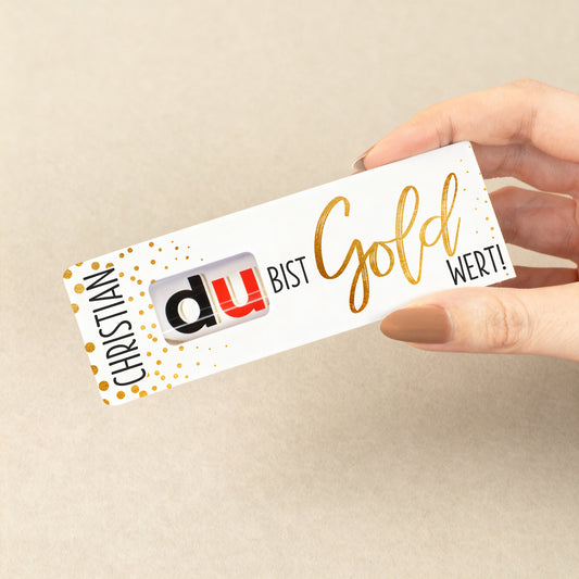 duplo Riegel mit personalisierter Verpackung auf dekoriertem Untergrund mit Konfetti