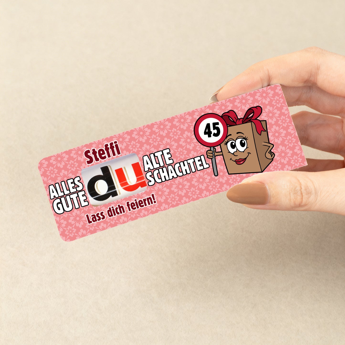 Personalisierter duplo Schokoriegel Alte Schachtel mit Name Steffi und Alter 45 in der Hand