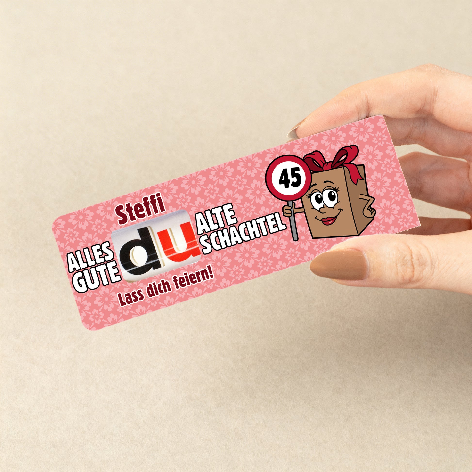 Personalisierter duplo Schokoriegel Alte Schachtel mit Name Steffi und Alter 45 in der Hand
