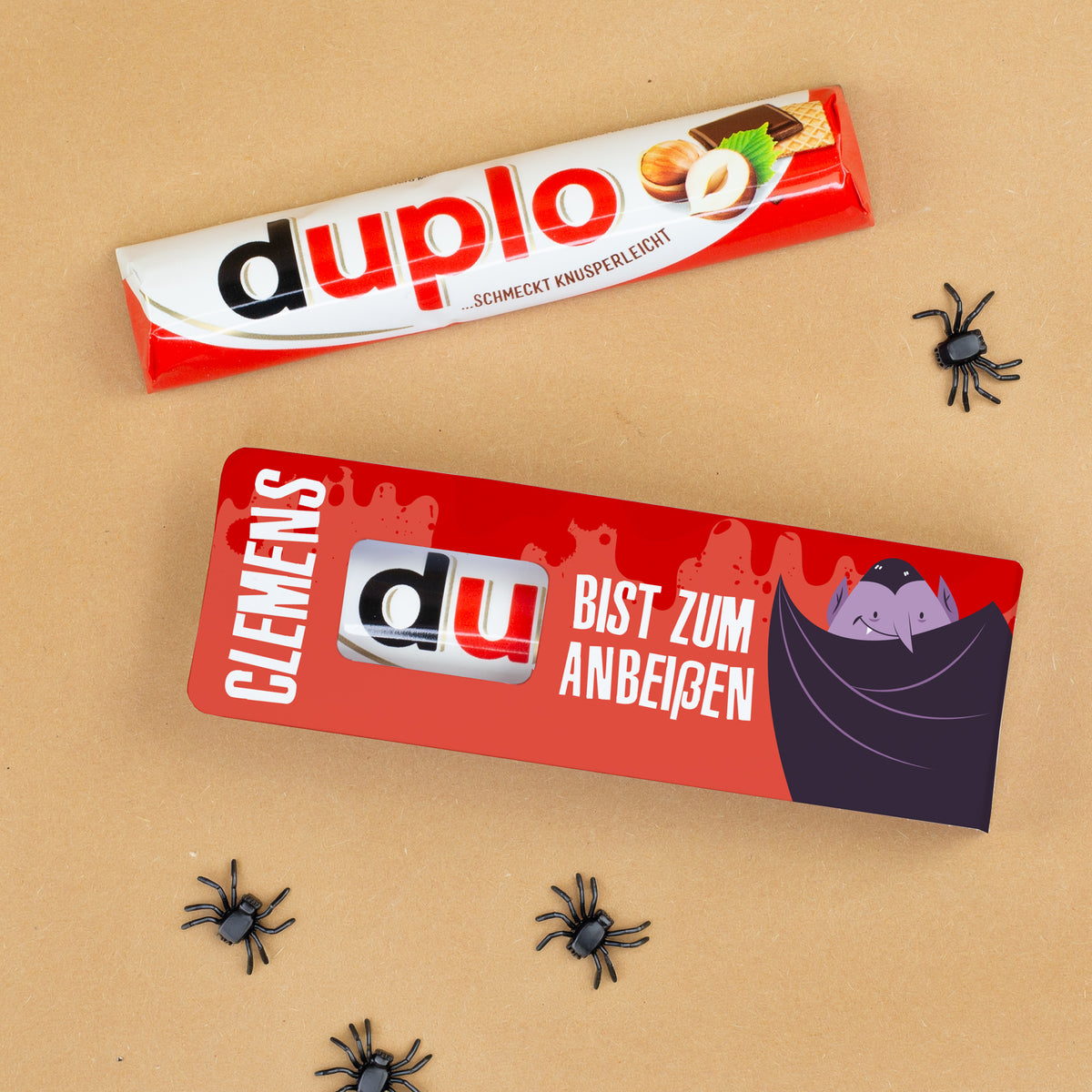 Personalisierte Duplo Halloween-Geschenkverpackung mit Name Clemens, Vampir-Motiv und dekorativen Spinnen