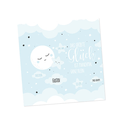 Freigestellte Vorderseite der Geburtskarte für Jungen mit Mond, Sternen und Wolken, personalisiert mit Name sowie Datum, Größe und Gewicht