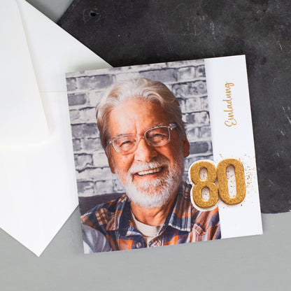 Personalisierte Einladungskarte zum 80. Geburtstag mit Foto, Umschlag und edlem Gold-Design