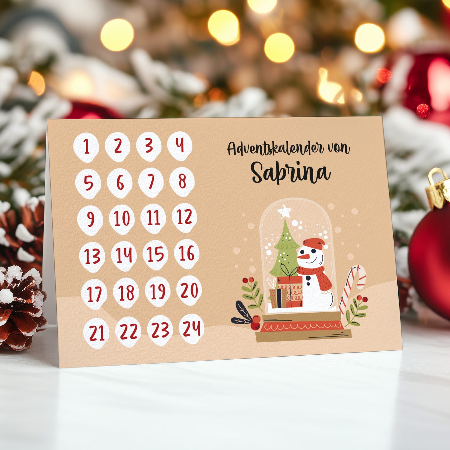 Adventskalender-Karte mit 24 Feldern und individuellem Namen „Saprina“ im festlichen Weihnachtsdesign