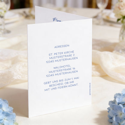 Rückseite der Hochzeitseinladungskarte als Klappkarte mit frei gestaltbarem Textbereich für Adressen und Rückmeldehinweis, Druck in Blau