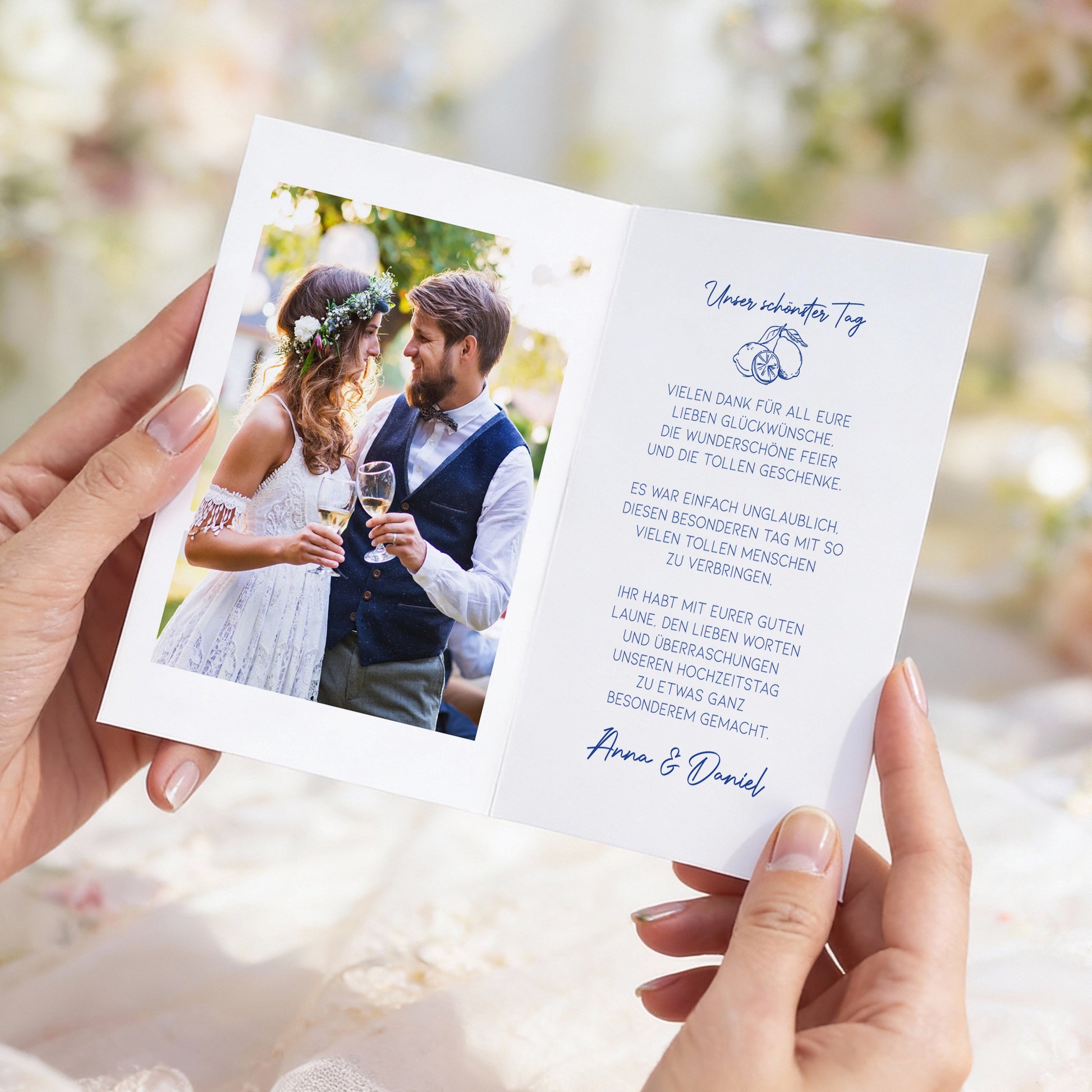 Personalisierte Dankeskarte zur Hochzeit als Klappkarte mit Foto auf der Vorderseite und Schriftzug „Vielen Dank“, mediterranes Design