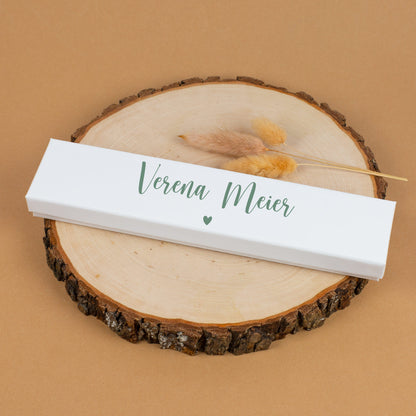 Personalisierte Schmuckverpackung mit Name „Verena Meier“ und Herz in Grün